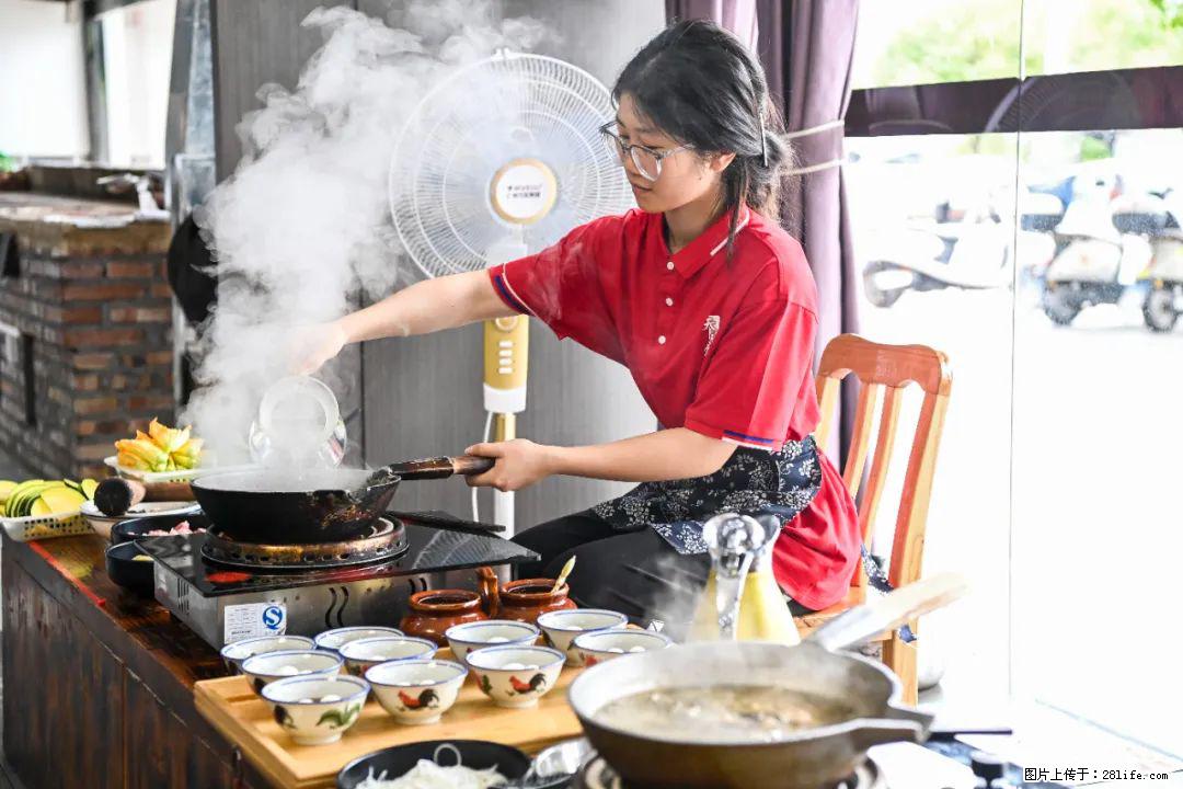 全网追的“扁担女孩”，找了一份暑假工，时薪12元 - 盐城生活资讯 - 盐城28生活网 yancheng.28life.com